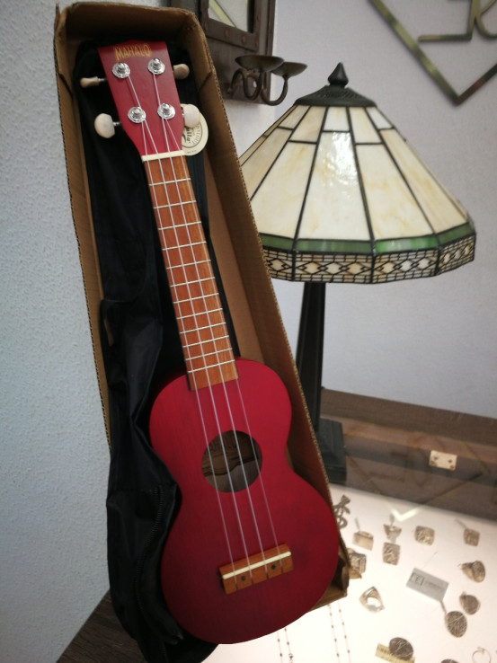 1-1-241158-1-Guitarra UKELELE MK1Trd